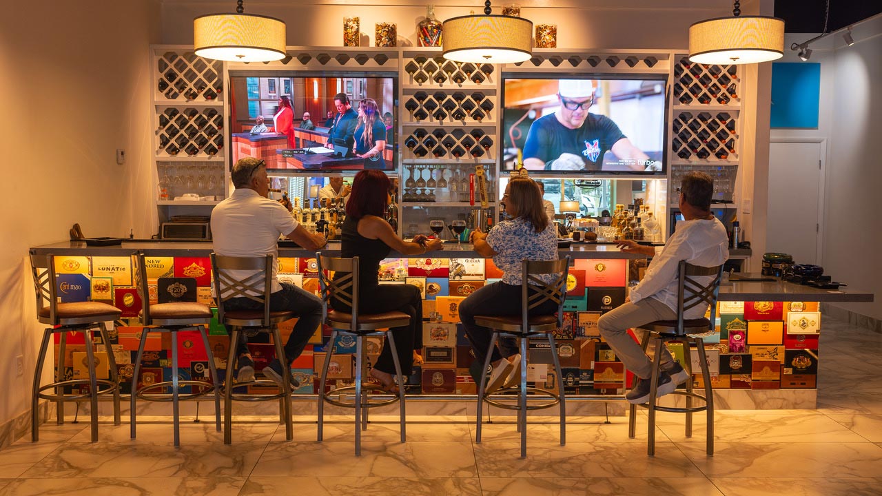 Puro Cigars Lounge