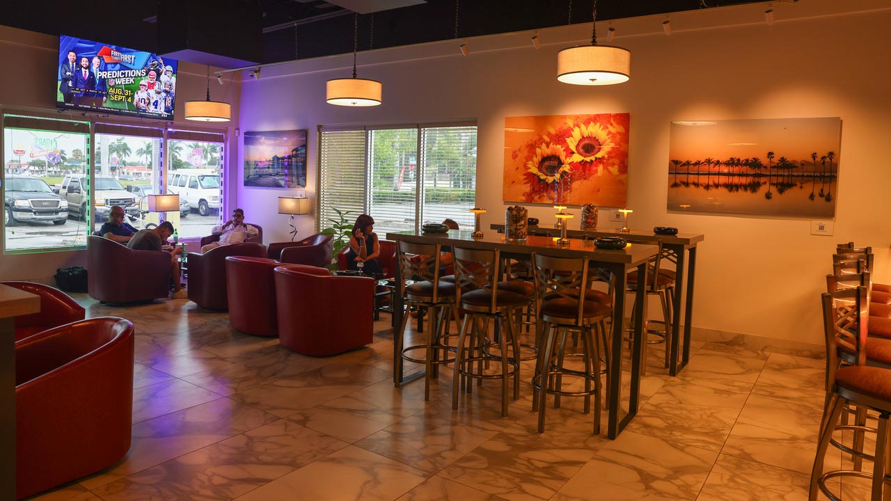 Puro Cigars Lounge