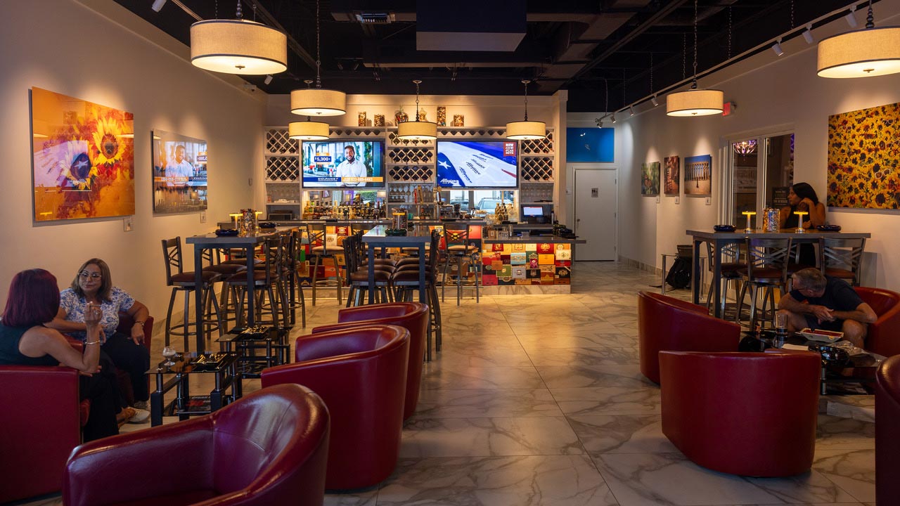 Puro Cigars Lounge